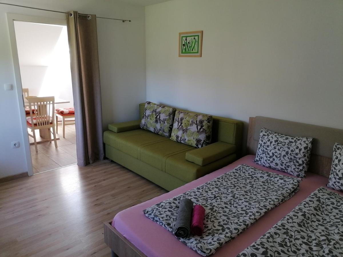 Apartment Marjetka Zirovnica ภายนอก รูปภาพ