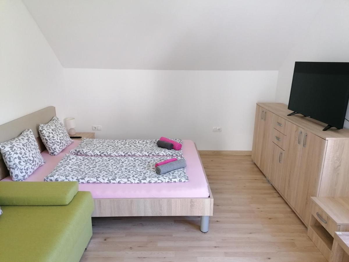 Apartment Marjetka Zirovnica ภายนอก รูปภาพ