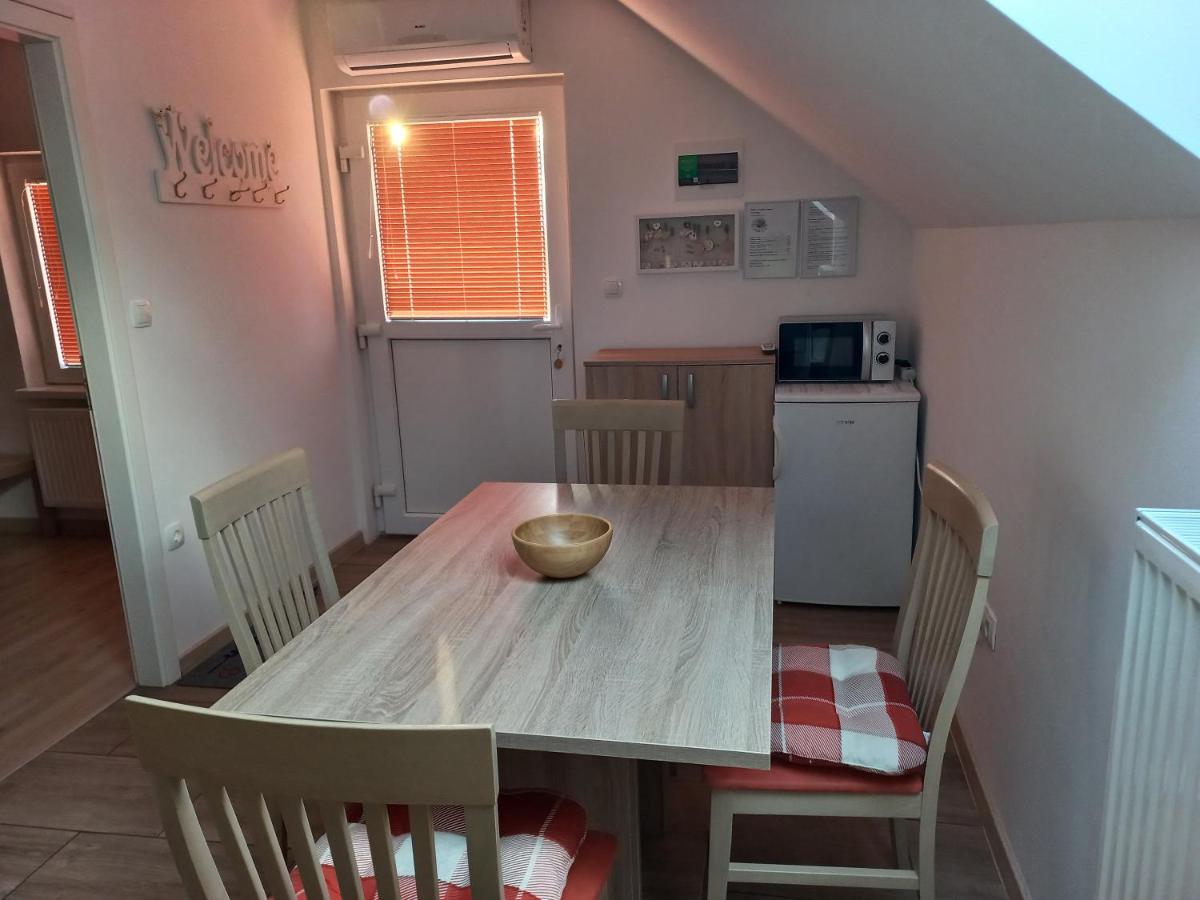 Apartment Marjetka Zirovnica ภายนอก รูปภาพ