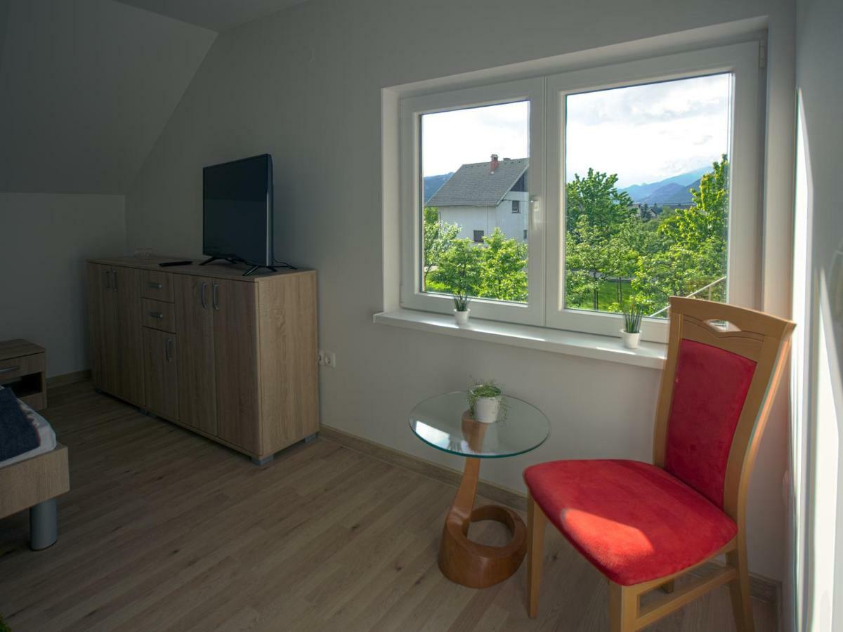 Apartment Marjetka Zirovnica ภายนอก รูปภาพ