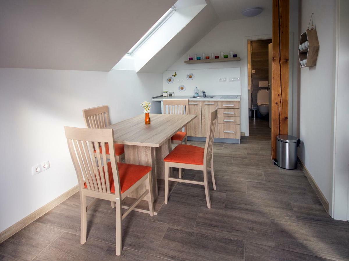 Apartment Marjetka Zirovnica ภายนอก รูปภาพ