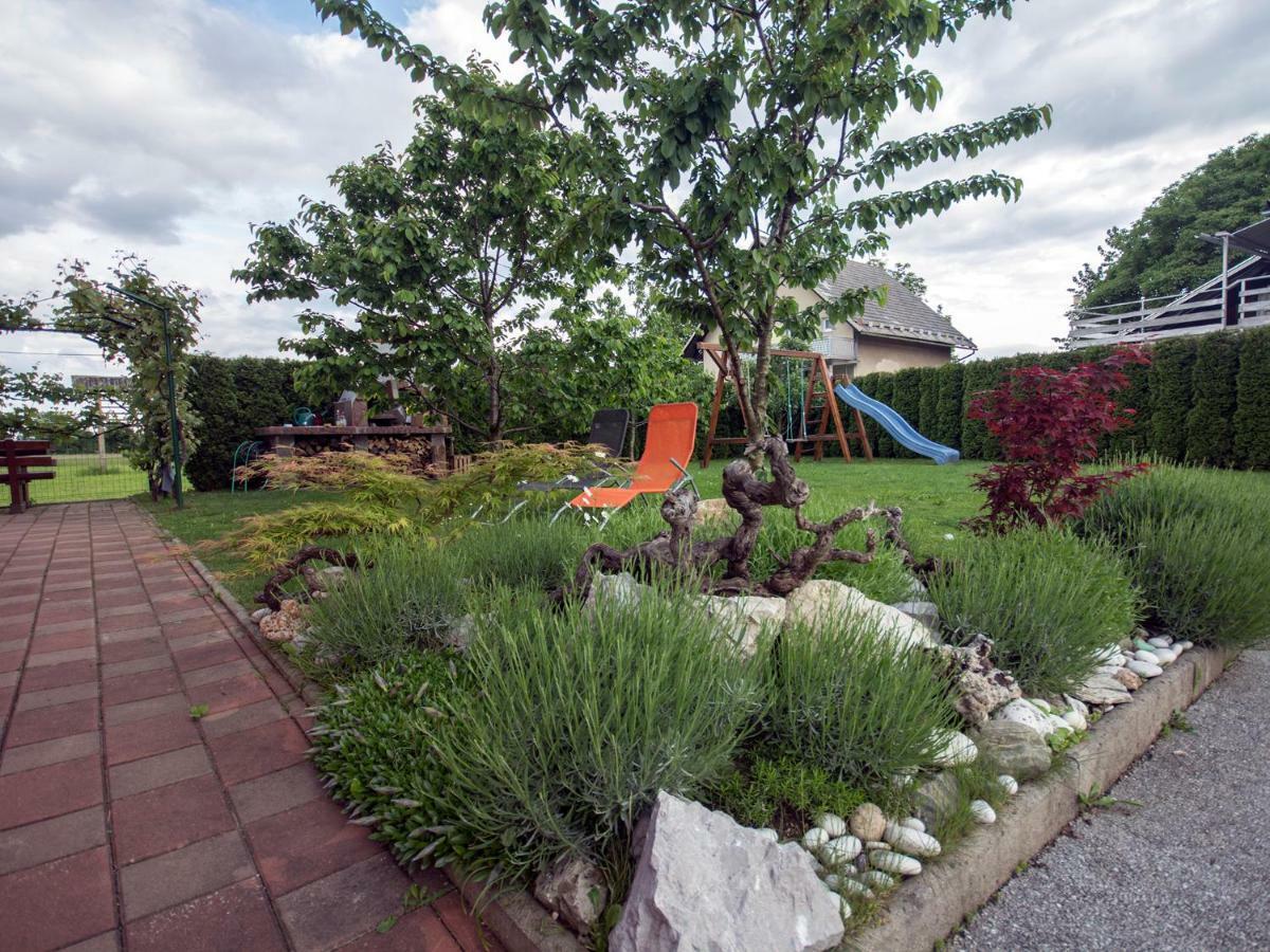 Apartment Marjetka Zirovnica ภายนอก รูปภาพ